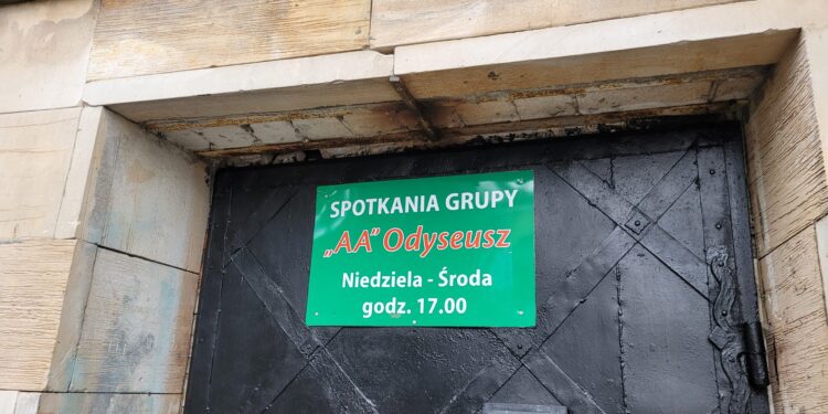 Sandomierz: Uczniowie budowlanki wyremontowali siedzibę Klubu AA.