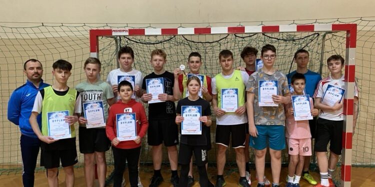 Samborzec: 'Na pierwsze kroki nigdy nie jest za późno – postaw je z LZS Samborzec’.