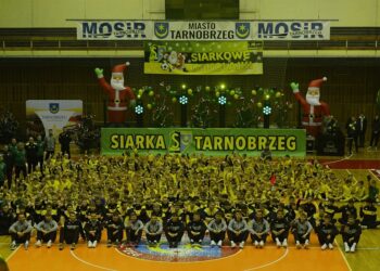 Tarnobrzeg. Siarkowy Mikołaj przyciągnął pół tysiąca dzieci