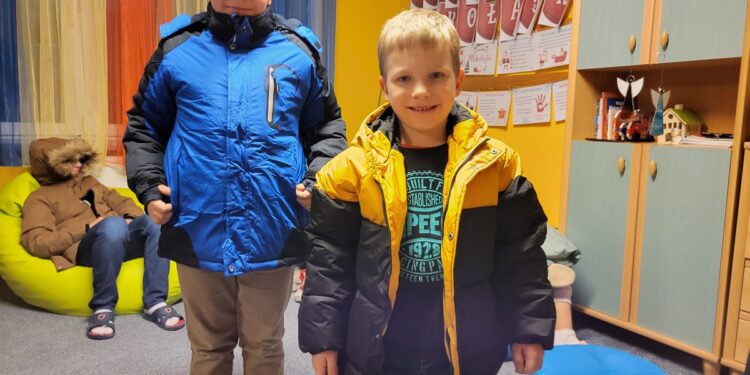 Tarnobrzeg. Rycerze Kolumba ufundowali dzieciom kurtki