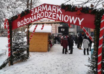 Nowa Dęba. Jarmark Bożonarodzeniowy przed SOK