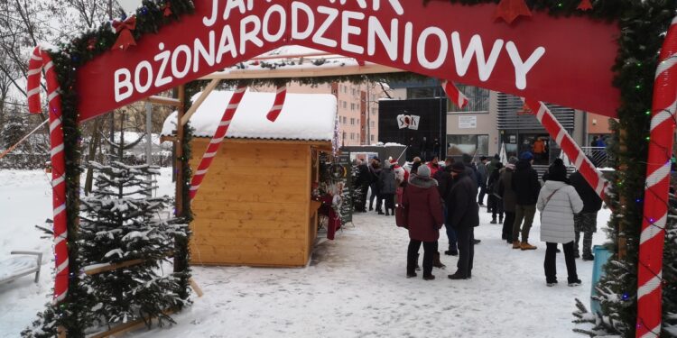 Nowa Dęba. Jarmark Bożonarodzeniowy przed SOK