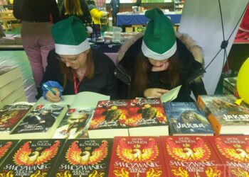 Tarnobrzeg. Trwają I Świąteczne Targi Książki