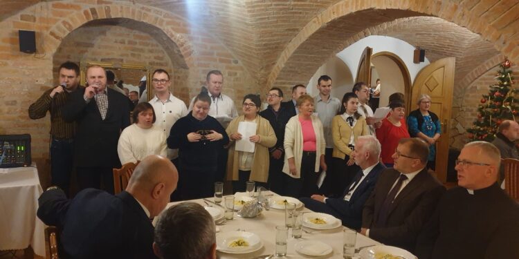 Tarnobrzeg. Spotkanie wigilijne Koła Stowarzyszenia na Rzecz Osób z Niepełnosprawnością Intelektualną.