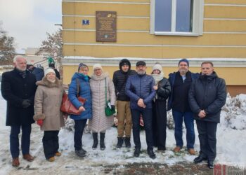 Tarnobrzeg. Odsłonięto tablicę poświęconą  pionierom związanym z siarką