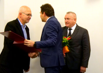 Stalowa Wola: Samorząd podziękował wieloletniemu dyrektorowi Ambulatorium