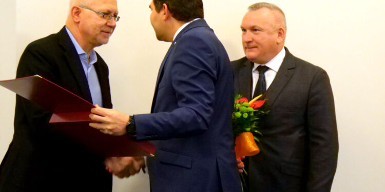 Stalowa Wola: Samorząd podziękował wieloletniemu dyrektorowi Ambulatorium