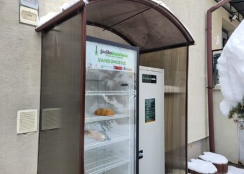 Sandomierz: Podziel się posiłkiem w jadłodzielni.