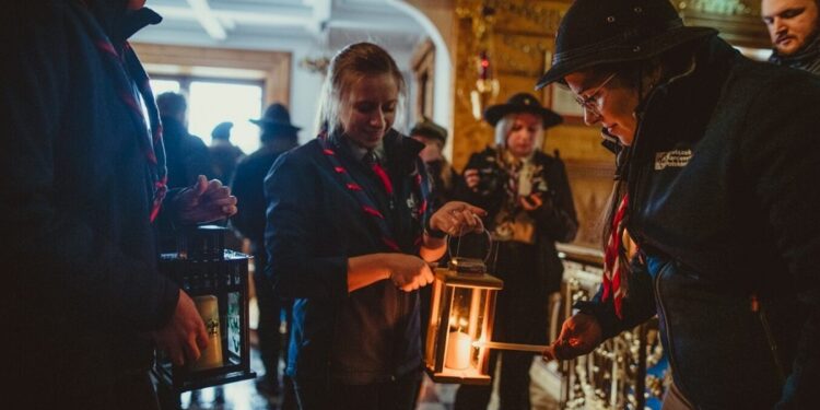 Sandomierz. Uroczyste przekazanie Betlejemskiego Światła Pokoju