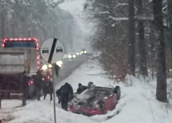 Stalowa Wola: Dachowanie samochodu na drodze wojewódzkiej przed Jamnicą