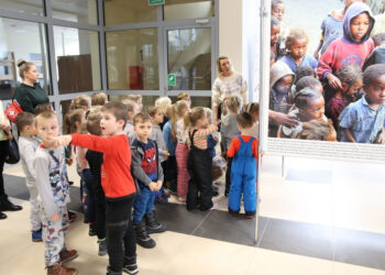 Stalowa Wola: Dzieci Świata  Elżbiety Dzikowskiej w MBP i konkurs plastyczny dla dzieci