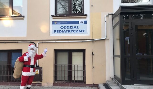 Nowa Dęba. Mikołaj w odwiedzinach u małych pacjentów szpitala