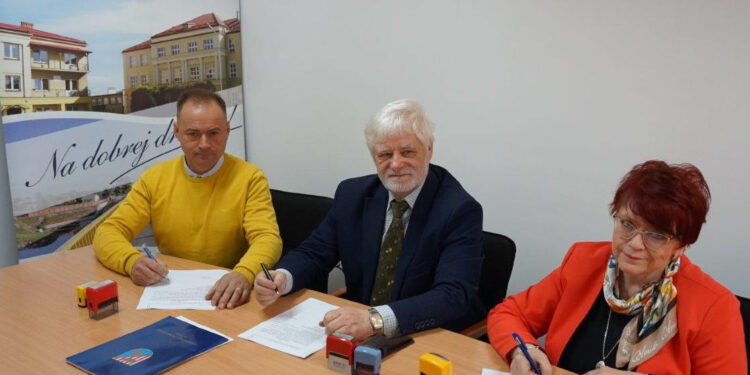 Nowy Nart: Umowa na budowę chodnika podpisana. Prace ruszą w tym roku.