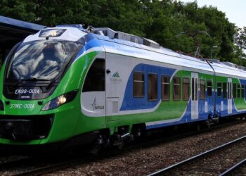 Rzeszów-Mielec. Pokazowy przejazd po Podkarpaciu  pociągiem hybrydowym.