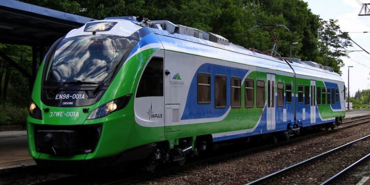 Rzeszów-Mielec. Pokazowy przejazd po Podkarpaciu  pociągiem hybrydowym.