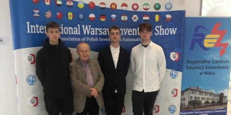 Nisko, Warszawa: Brązowy Medal uczniów RCEZ na Międzynarodowej Warszawskiej Wystawie Wynalazków
