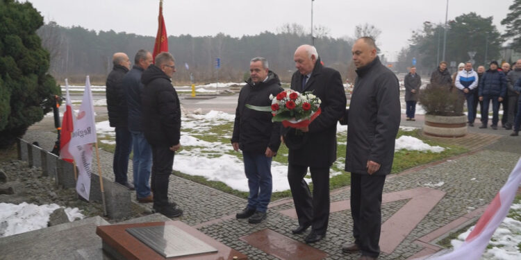 Stalowa Wola: Upamiętnili 42. rocznicę wprowadzenia stanu wojennego
