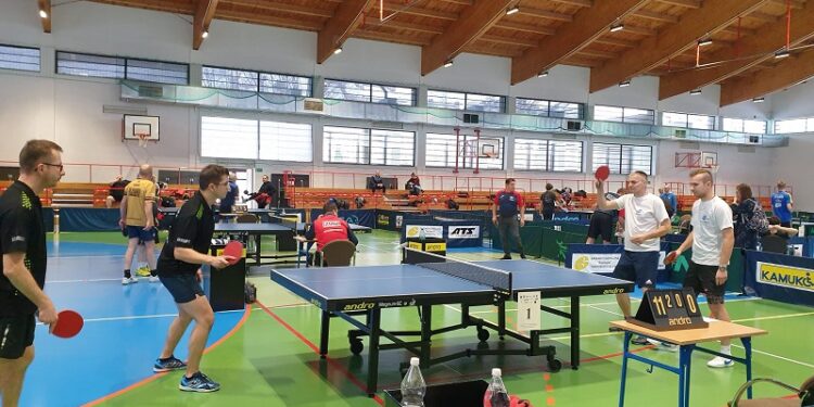 Tarnobrzeg. Kilkanaście drużyn rywalizowało podczas grand prix w tenisie stołowym