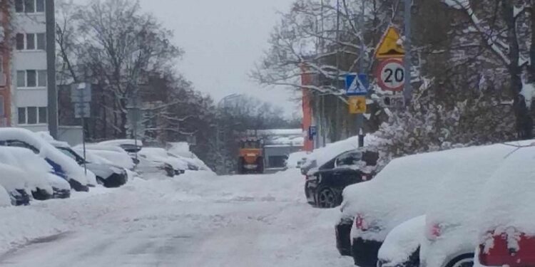 Tarnobrzeg. Trwa mobilizacja służb odpowiedzialnych za odśnieżanie