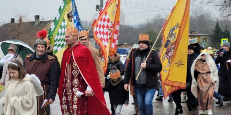 Koprzywnica: Tłumy oddały cześć Jezusowi nowonarodzonemu.