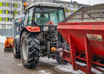 Stalowa Wola: Od soboty służby miejskie działają na drogach w ramach akcji Zima