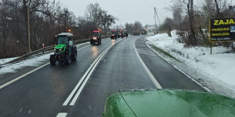 Opatów: Rolnicy protestują i blokują drogi