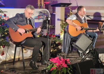 Tarnobrzeg. Zabrzmiały kolędy, ballady i piosenki żeglarskie.