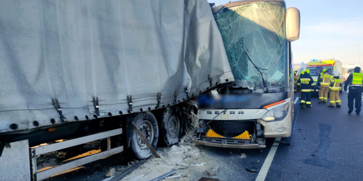 Region: Wypadek autokaru na DK77