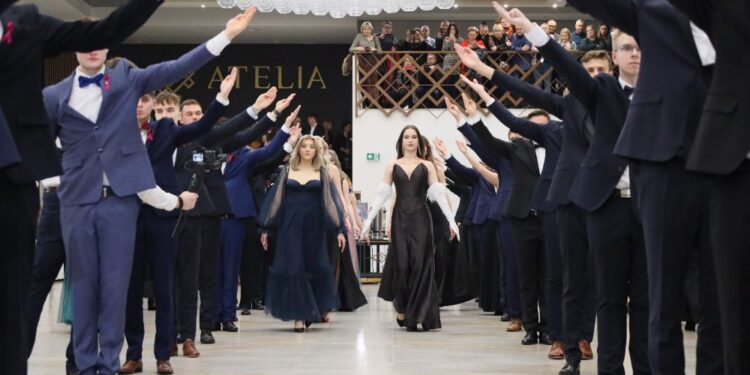 Mielec: Zasady ubioru stroju na studniówkę w 2024