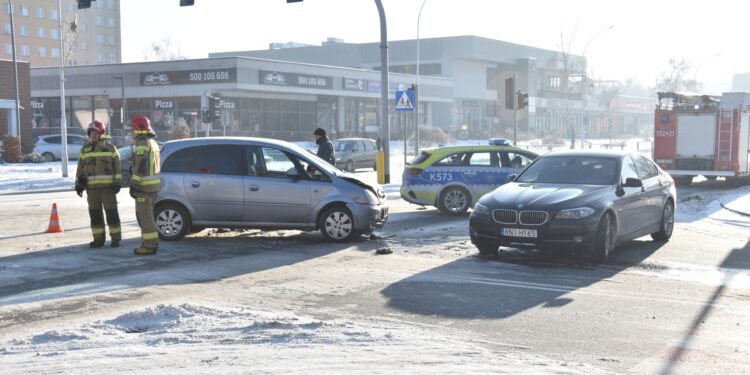 Stalowa Wola: Zderzenie dwóch aut