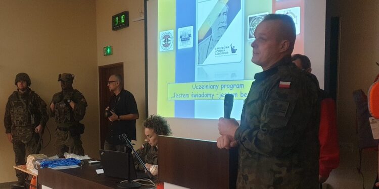 Tarnobrzeg. Przestrzegajmy dzieci. Ziemia wciąż wyrzuca niewybuchy