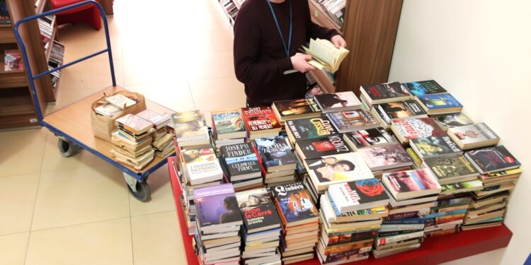 Stalowa Wola: Mieszkanka Stalowej Woli podarowała bibliotece 400 książek.