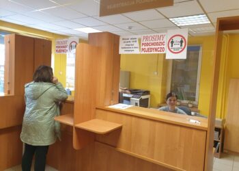 Tarnobrzeg. Przy stanowisku rejestracji pojazdów na razie bez kolejek