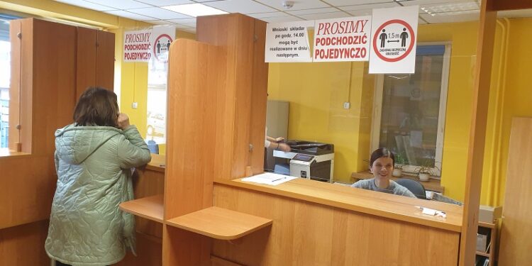 Tarnobrzeg. Przy stanowisku rejestracji pojazdów na razie bez kolejek