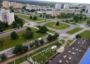 Stalowa Wola: Przejazd przez pas zieleni na Alejach nie tylko dla straży?