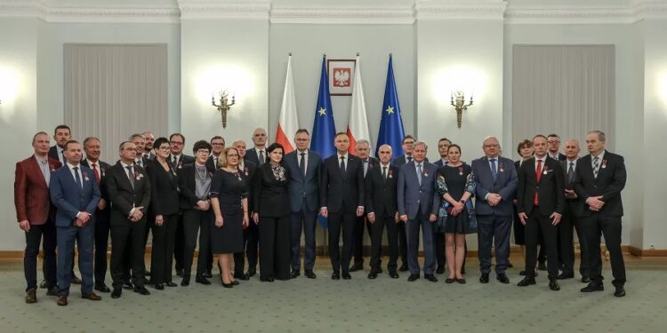 Nowa Dęba/Sandomierz: Odznaczenia państwowe dla autorów i twórców Raportu o stratach wojennych