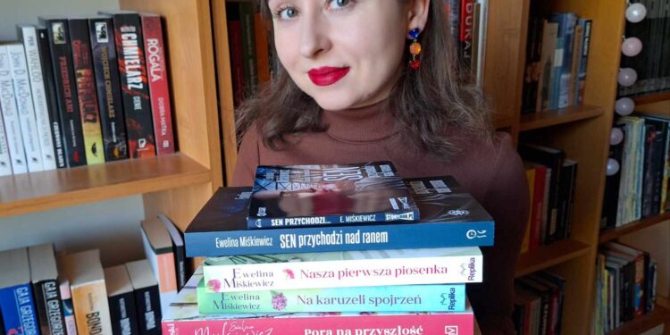 Nowa Dęba. Spotkanie z tarnobrzeską pisarką Eweliną Miśkiewicz