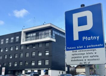 Sandomierz: Sto nowych miejsc parkingowych pod starostwem.