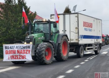 Baranów Sandomierski. Rolnicy protestują w Durdach. Zablokowali „szeroki tor”