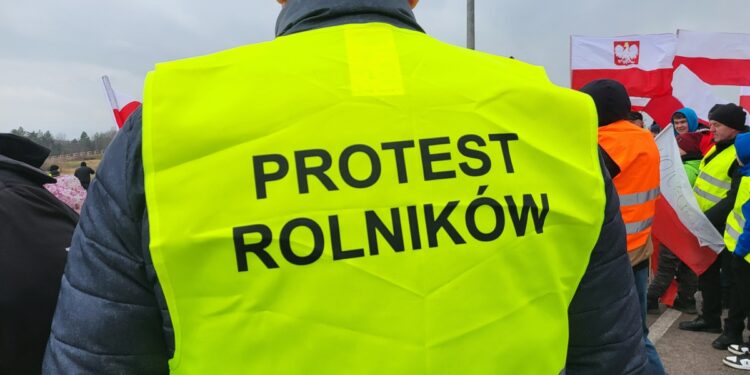 Baranów Sandomierski. Rolnicy protestują w Durdach. Zablokowali „szeroki tor”