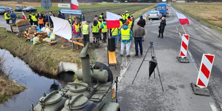 Baranów Sandomierski. Rolnicy wciąż protestują w Durdach