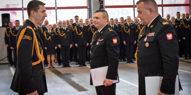 Podkarpacie, Tarnobrzeg.  Komendant Wojewódzki PSP w Rzeszowie pożegnał się ze służbą