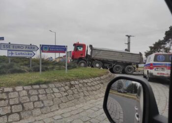 Mielec: Wypadek na rondzie na Smoczce