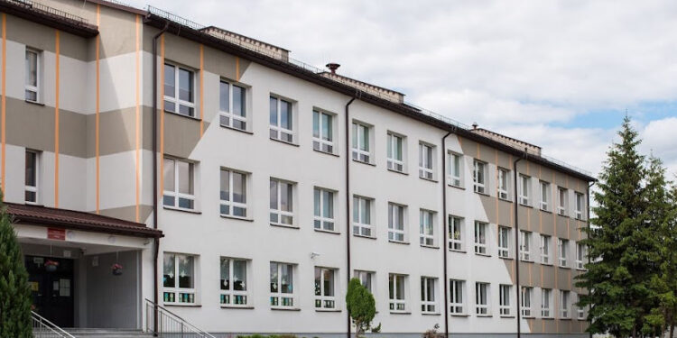 Stalowa Wola: W trzech punktach miasta stanęły recyklomaty