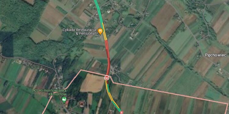 Klimontów: Po wypadku zablokowana DK 9