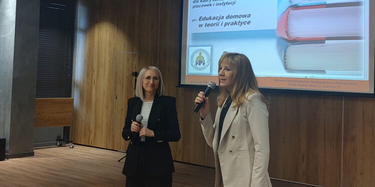 Stalowa Wola: O zaletach i wadach edukacji domowej rozmawiali podczas konferencji