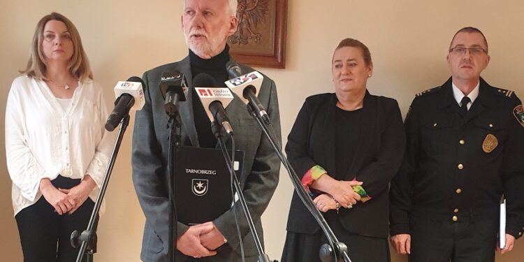 Tarnobrzeg. O pomocy udzielonej Ukrainie,  domach dla armii, szpitalu wojskowym