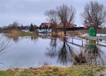 Rzeczyca Okrągła: Zalewana droga utrudnia codzienne życie mieszkańcom