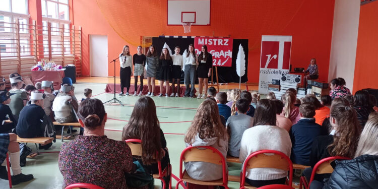 Wola Rzeczycka: Konkurs Ortograficzny 'Mistrz Ortografii’ z radiem w tle