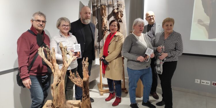 Mielec: Anioły i demony ukryte w drewnie